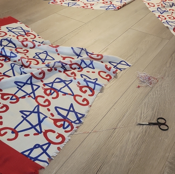 - Gucci long Scarf handmade from Gucci 100%authentic - Picture 3 of 17